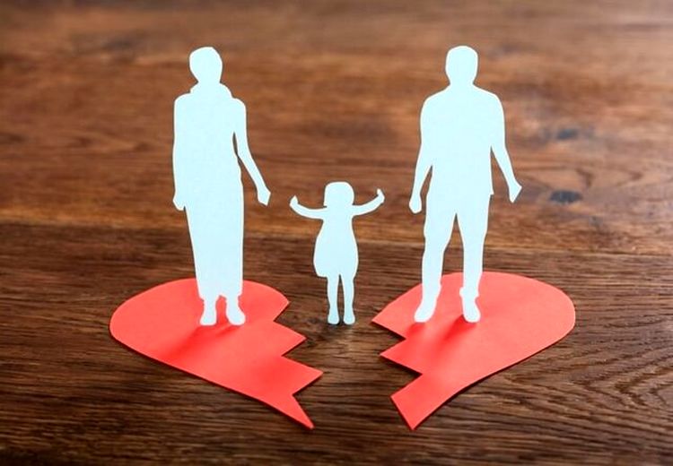 پدر و مادر بعد از طلاق نزد فرزندان «بدگویی» نکنند