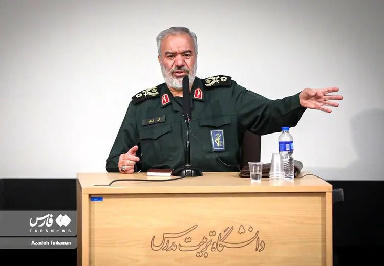 انتقاد جانشین فرمانده کل سپاه از افزایش پهنای باند در دولت قبل/ در ایام کرونا دانش آموزان و دانشجویان دو ساعت درس میخواندند و بعدش در فضای مجازی رها بودند