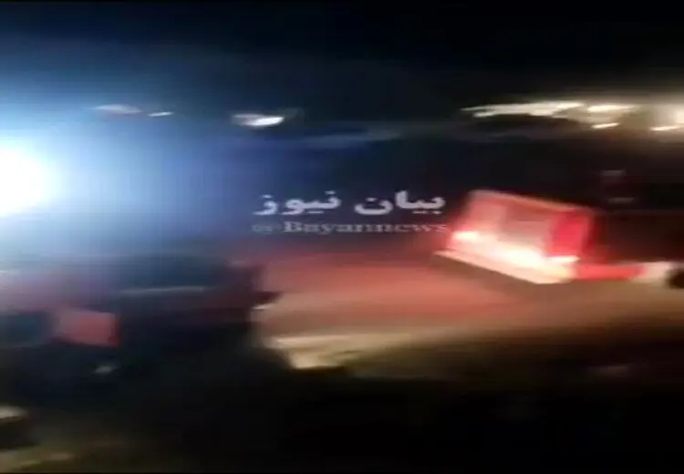  سقوط چند خودرو به داخل دره پس از تصادف با یک کامیون