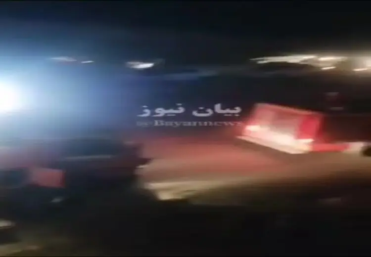  سقوط چند خودرو به داخل دره پس از تصادف با یک کامیون