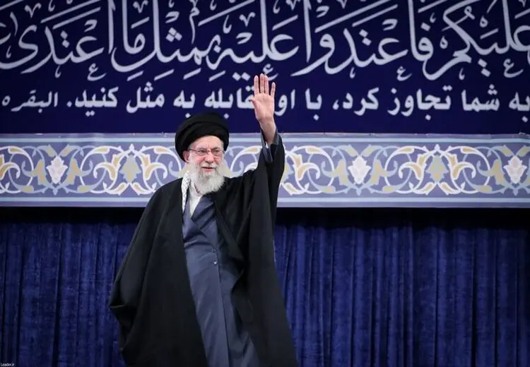 آیه معنادار نصب شده در محل دیدار امروز رهبری + عکس