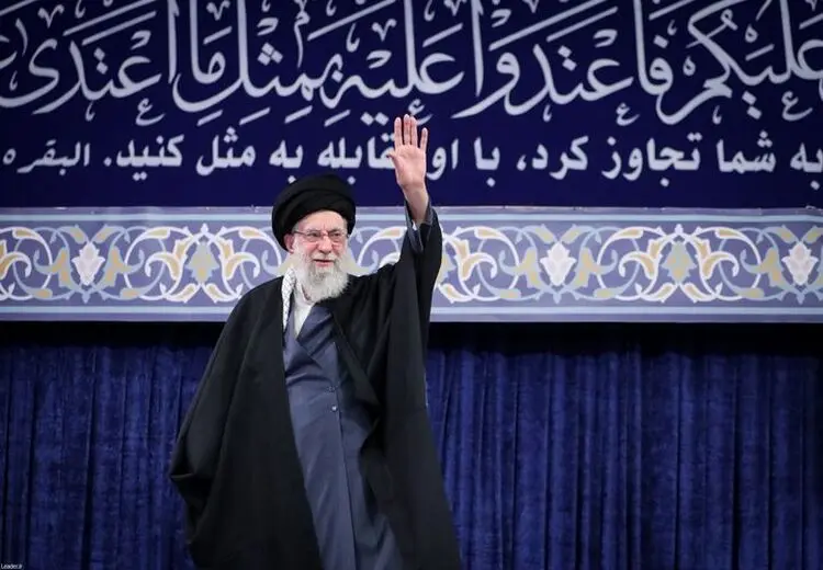 آیه معنادار نصب شده در محل دیدار امروز رهبری + عکس