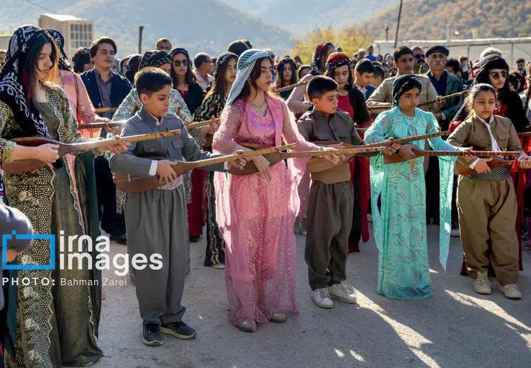 برگزاری جشن با ساز تنبور پس از سه روز روزه‌داری 