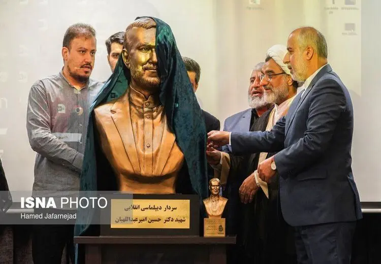 رونمایی از سردیس وزیر شهید امیرعبداللهیان