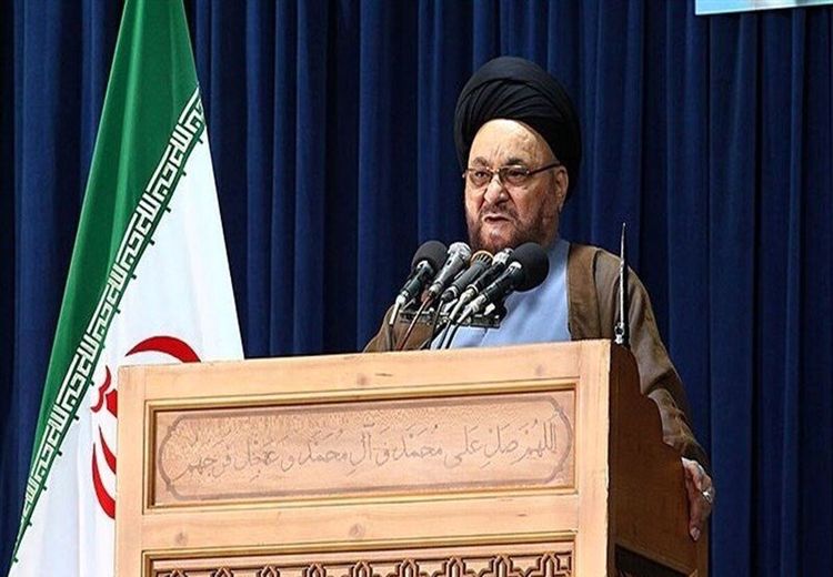 امام جمعه اصفهان: گناه‌های عملی در جامعه در حال ترویج است