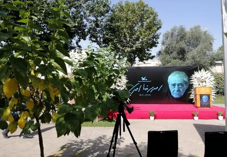 چه کسانی به مراسم بدرقه احمدرضا احمدی به خانه ابدی آمده‌اند؟