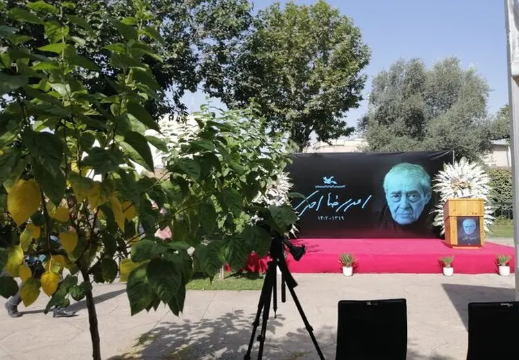 چه کسانی به مراسم بدرقه احمدرضا احمدی به خانه ابدی آمده‌اند؟