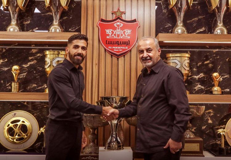 فرشاد فرجی با پرسپولیس تمدید کرد