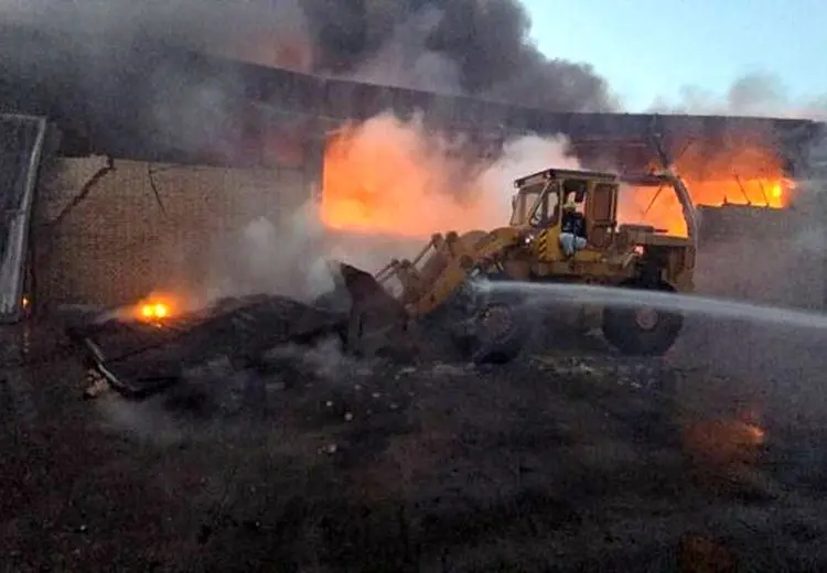 جزییات آتش‌سوزی در کارخانه تولید کفش در جاده خاوران