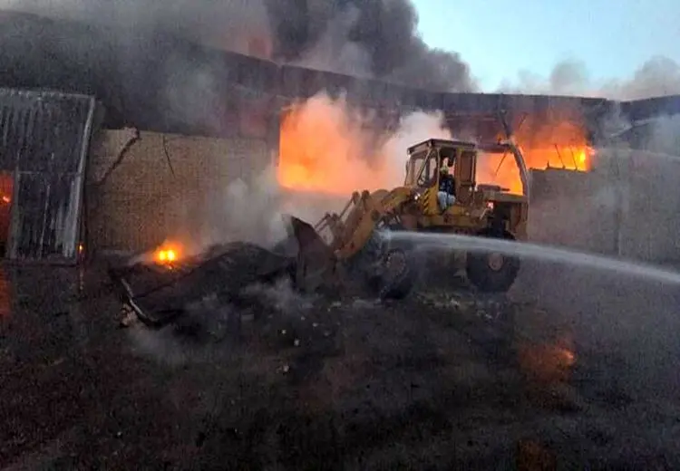 جزییات آتش‌سوزی در کارخانه تولید کفش در جاده خاوران