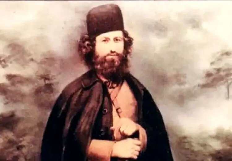 تصویری از میرزا کوچک خان در دوران تحصیل