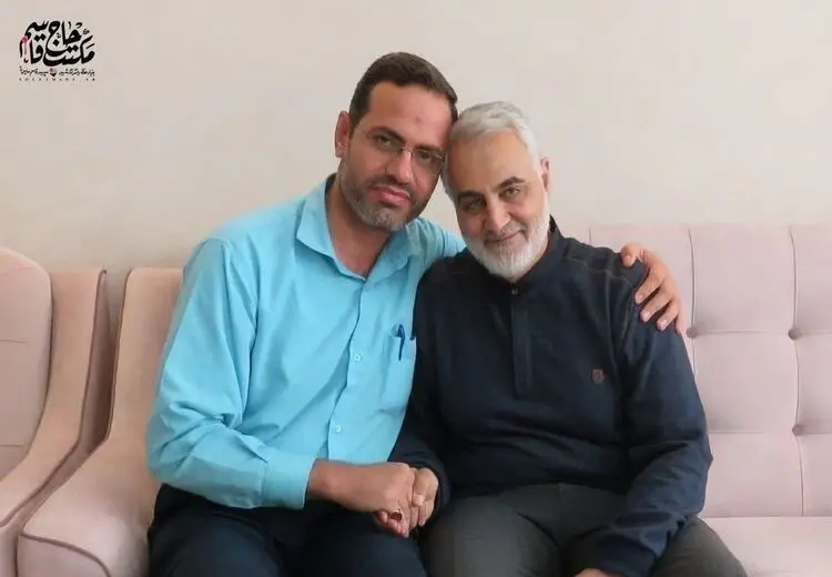 شهید آقازاده در کنار حاج قاسم/ عکس