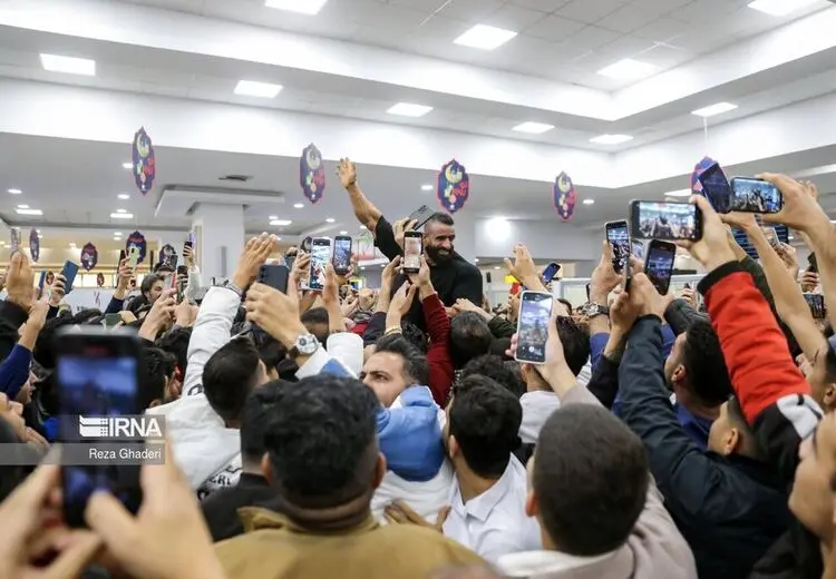  استقبال شیرازی‌ها از هادی چوپان/ عکس
