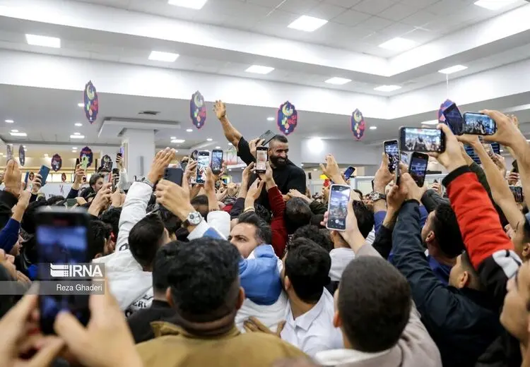  استقبال شیرازی‌ها از هادی چوپان/ عکس