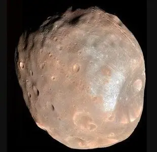 عکس روز ناسا از یک قمر محکوم به فنا!