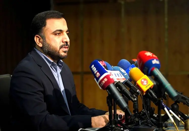 سوتی وزیر ارتباطات باعث شد مشاورش توضیح بدهد!