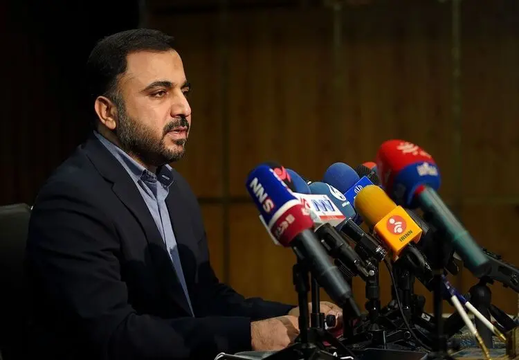 سوتی وزیر ارتباطات باعث شد مشاورش توضیح بدهد!