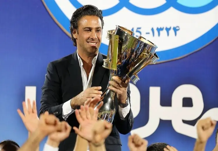 کری‌خوانی فرهاد مجیدی برای پرسپولیسی‌ها + عکس