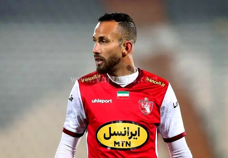 مهاجم پرسپولیس جدا نشد، رفت هالیدی!