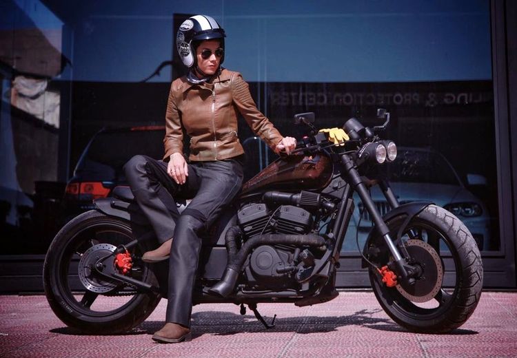 موتورسواری زنان جاافتاده و دیگر کسی از دیدن یک خانم موتورسوار تعجب نمی‌کند