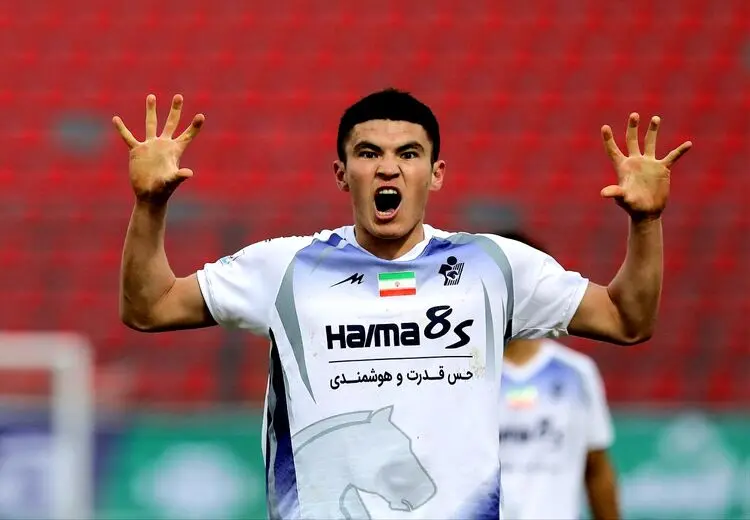 آتش به پاکردن مهاجم سابق پرسپولیس در هنگ‌کنگ