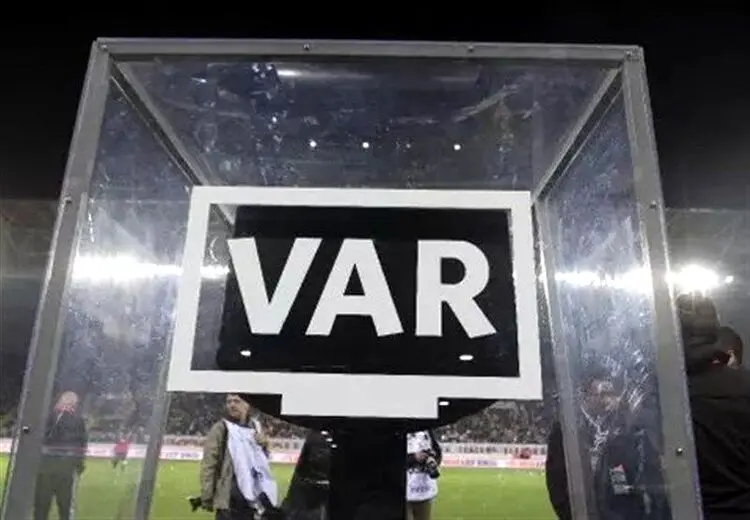 VAR قرضی بود و فردا می رود!