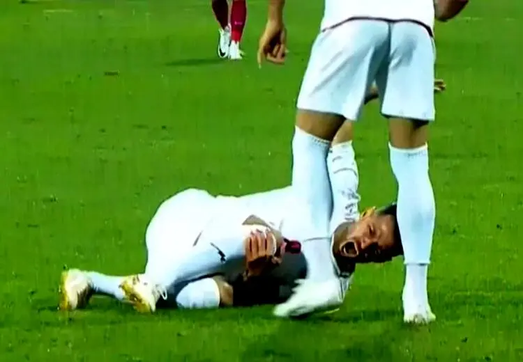 حضور پورعلی‌گنجی با عصا در تمرین پرسپولیس! + عکس