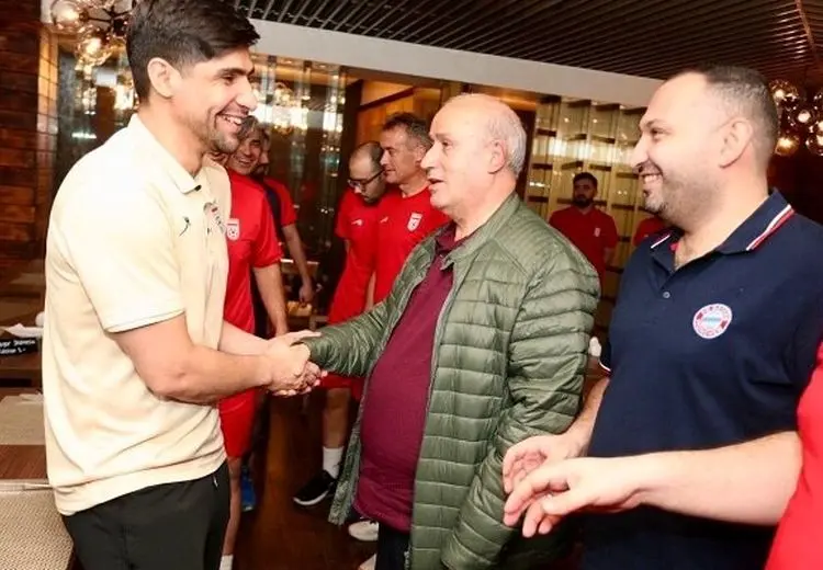 دیدار مهدی تاج با شمسایی و اعضای تیم ملی فوتسال!