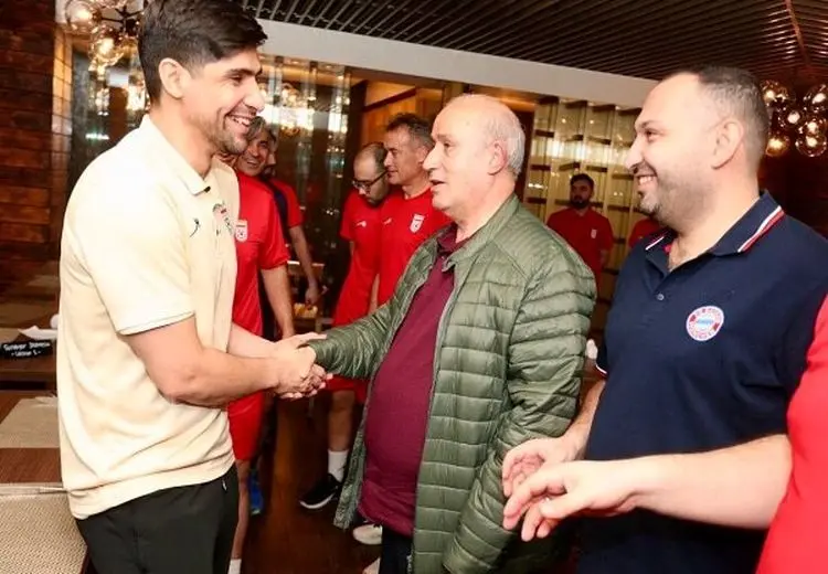 دیدار مهدی تاج با شمسایی و اعضای تیم ملی فوتسال!