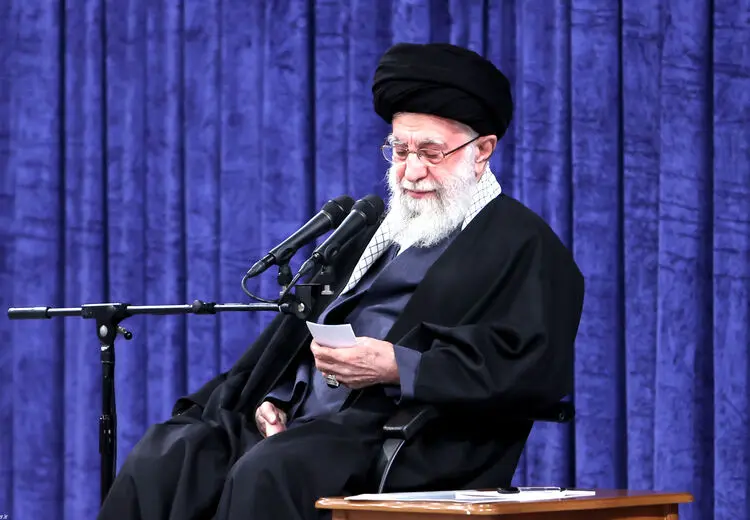 آیت الله خامنه‌ای: وحدت خود را حفظ کنید، ملت متحد بر هر دشمنی فائق می‌آید