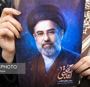 زنانی با پوشش متفاوت در تجمع حامیان رهبر سوم