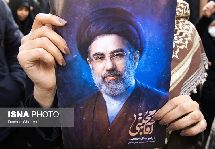 زنانی با پوشش متفاوت در تجمع حامیان رهبر سوم