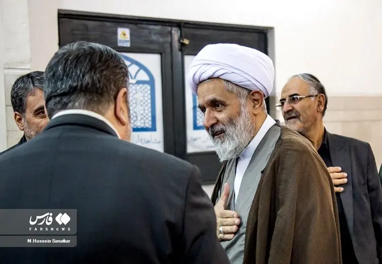 حضور سردار سلامی و طائب در مراسم ختم مادر جانشین رییس بسیج
