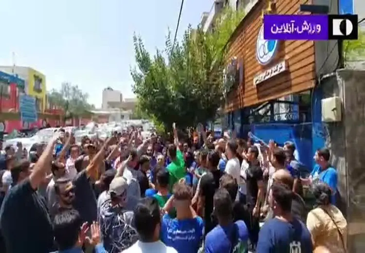 شعار هواداران استقلال علیه " بچه " + فیلم
