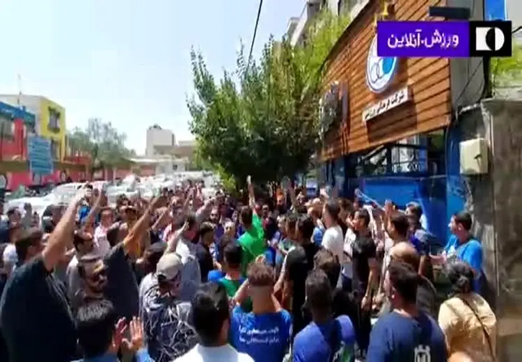 شعار هواداران استقلال علیه " بچه " + فیلم