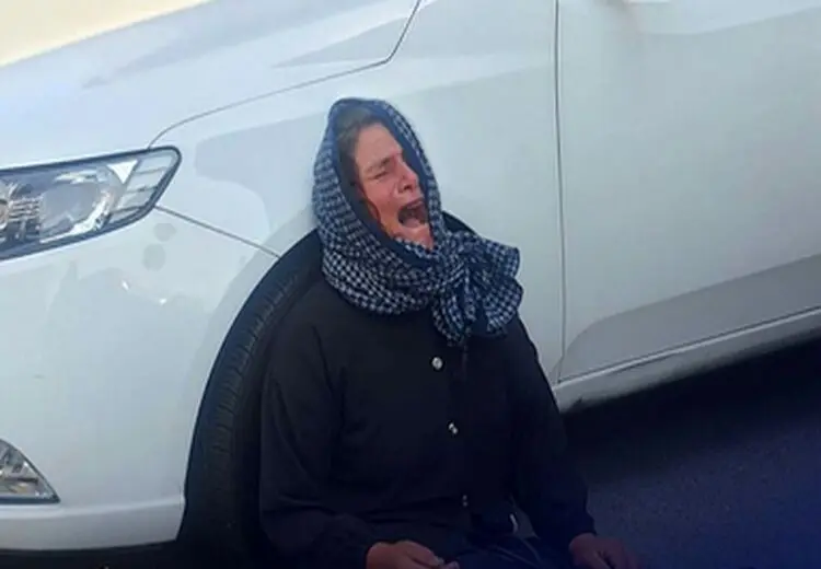 التماس مادر قاتل به مادر الهه مقابل دادگاه + فیلم