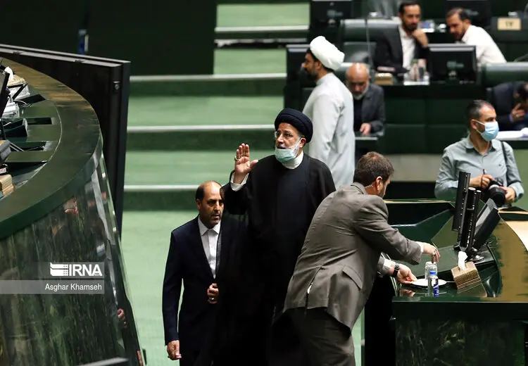 احمدی نژاد و رییسی برای وزرای استیضاح شده‌شان "مایه" گذاشتند؛ ولی مجلس "محل" نگذاشت!