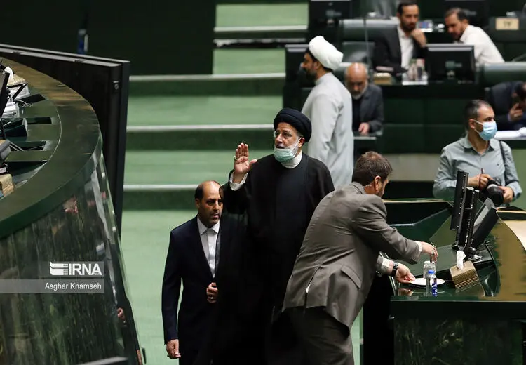 احمدی نژاد و رییسی برای وزرای استیضاح شده‌شان "مایه" گذاشتند؛ ولی مجلس "محل" نگذاشت!