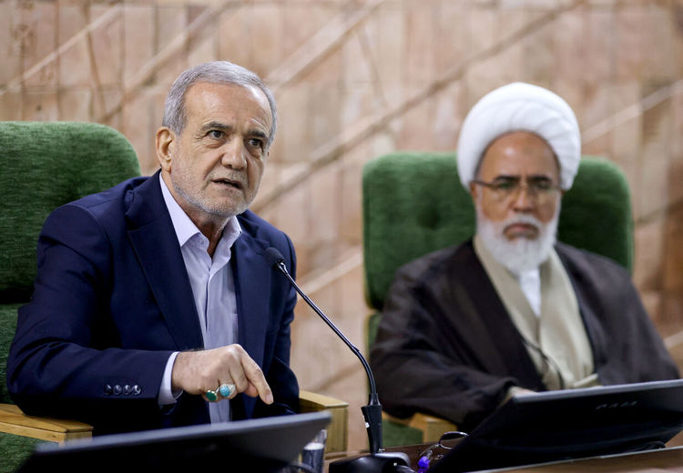 پزشکیان: ترامپ خوابش را ببیند نارسایی‌ها را به رخ ما بکشد