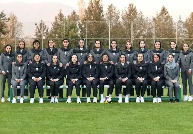 استایل شیک و رسمی دختران تیم ملی فوتسال قبل پرواز