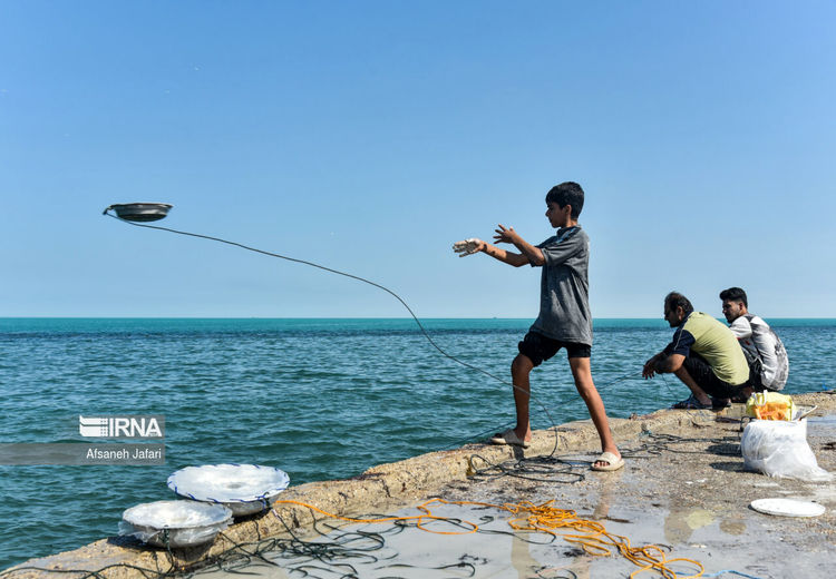 ماهیگیری بوشهری ها با آبکش!