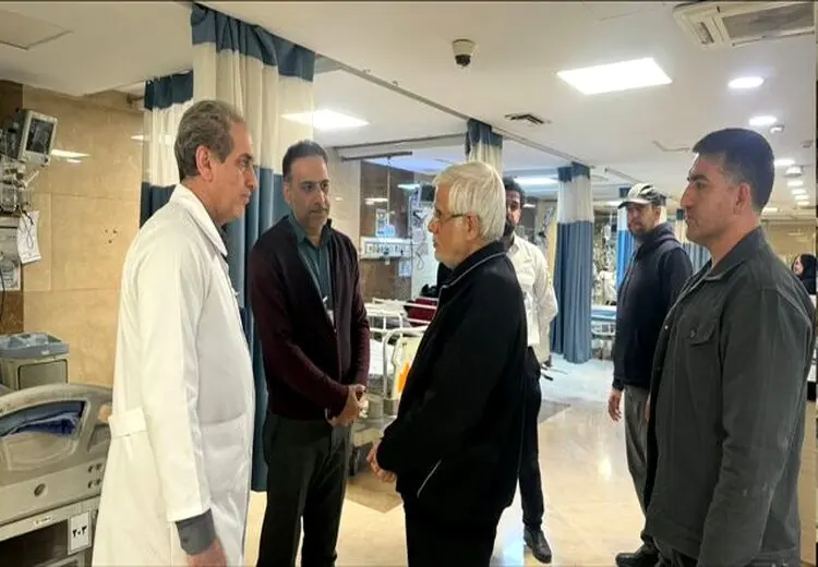 بازدید عارف از اورژانس بیمارستان سینا و مجروحان جنگ