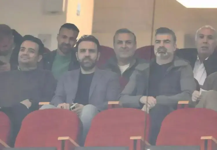 معاونان پرسپولیس و رحمان رضایی تماشاگر برد اوسمار