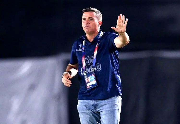 سرمربی محبوب پرسپولیسی‌ها در آستانه بله گفتن!