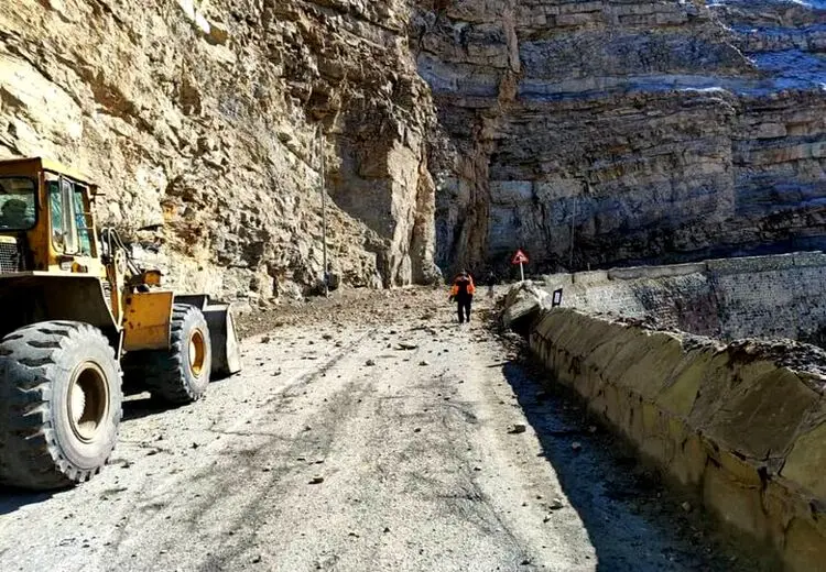 فرمانده پلیس راه کندوان: ۱.۲ کیلومتر از محور تعریض شده طویر - کندوان زیربار ترافیک می رود