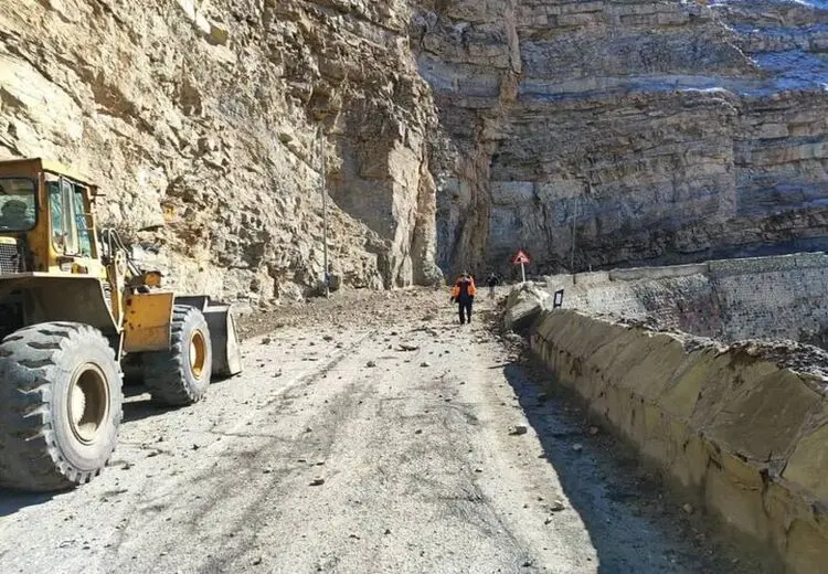 فرمانده پلیس راه کندوان: ۱.۲ کیلومتر از محور تعریض شده طویر - کندوان زیربار ترافیک می رود