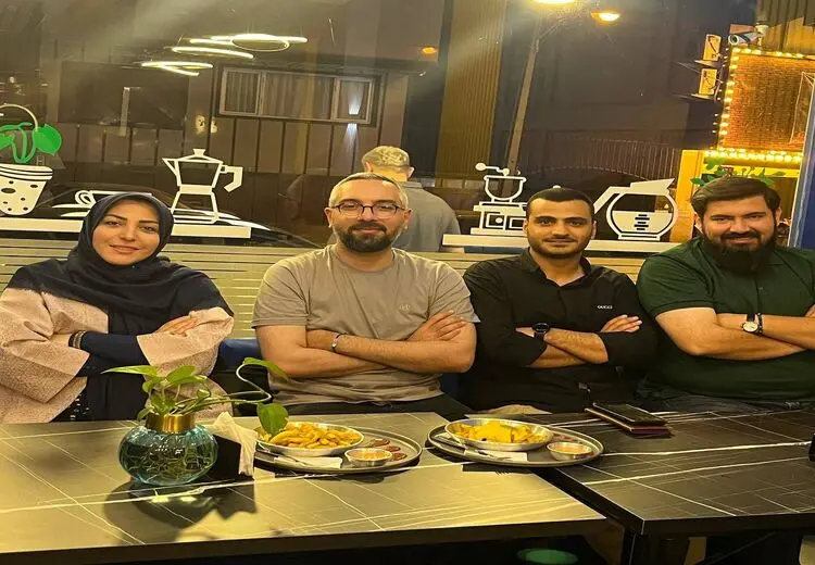رستوران‌گردیِ خانم گوینده خبر/ عکس
