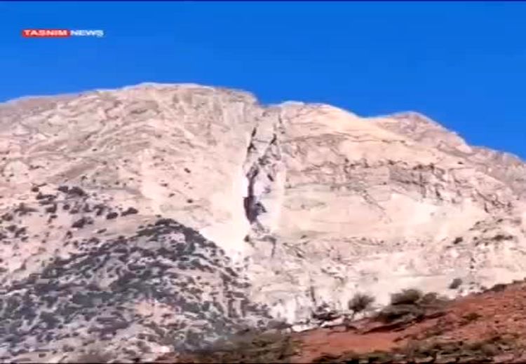 شکاف کوه در اثر زلزله مراکش کوه