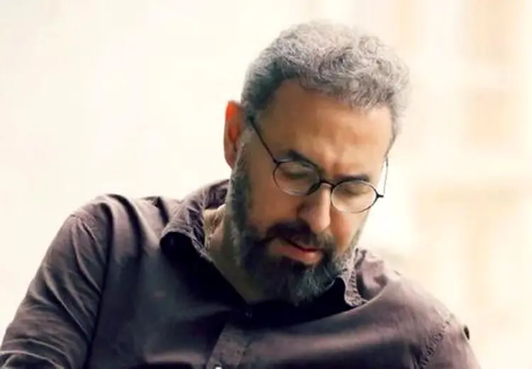تهمورس پورناظری پای گروهش ایستاد