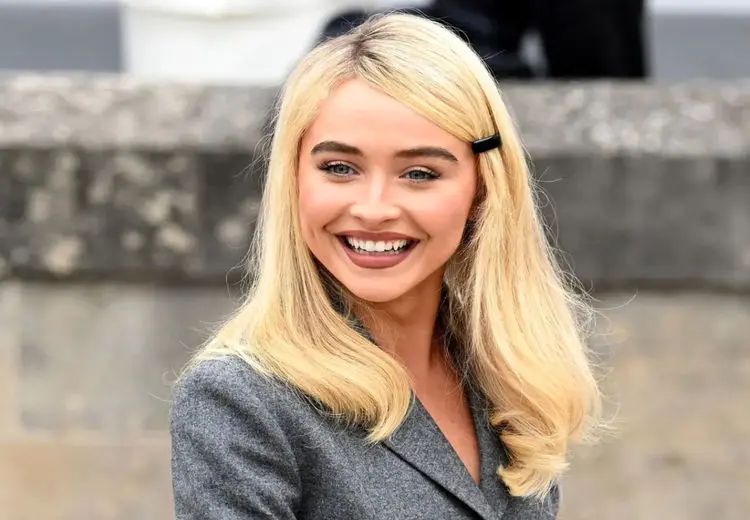 اعتراض سابرینا کارپنتر به کاخ سفید